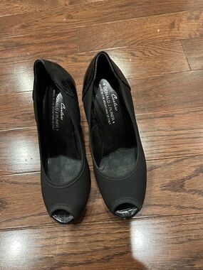 Donald J Pliner women’s Black Italian Made open toe Dress Heels. Size 5.5